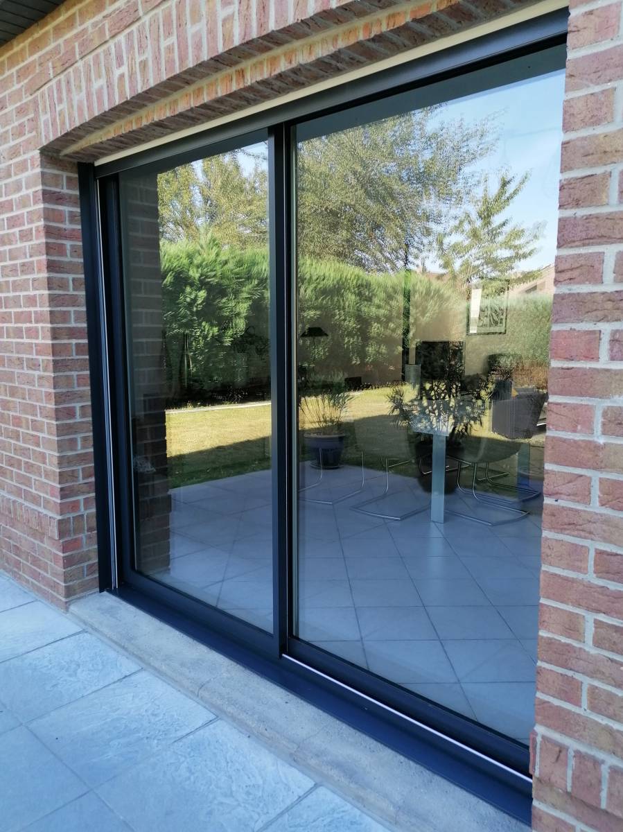 Baie coulissante en aluminium bicolore près de Béthune