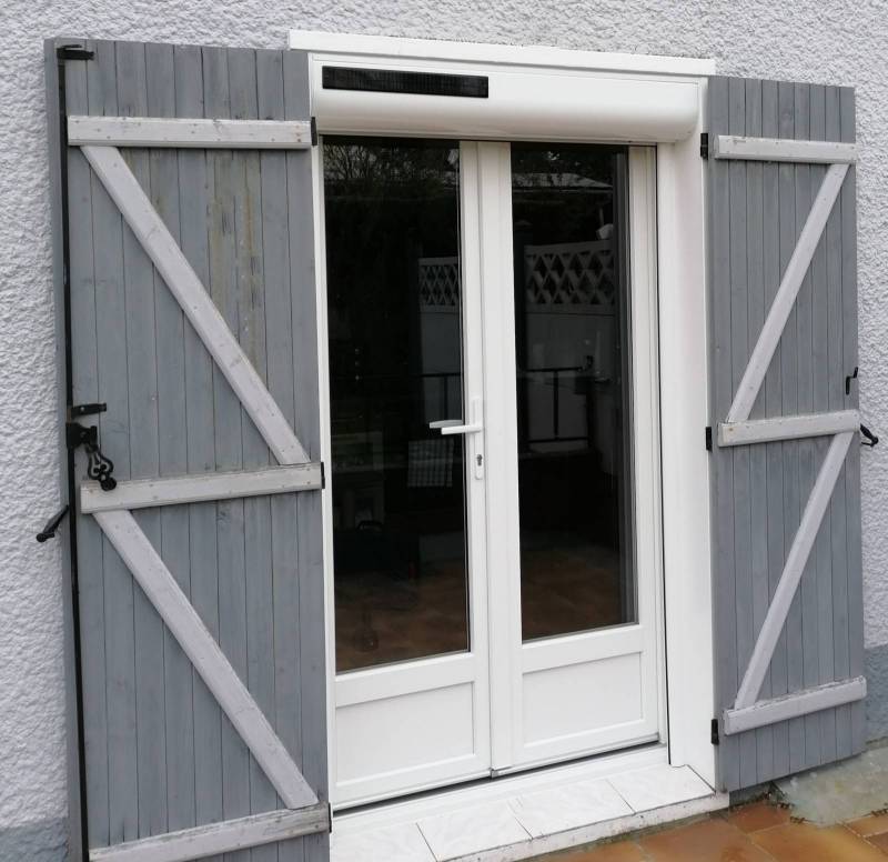 Pose de volets roulants solaires sur la commune de Lens